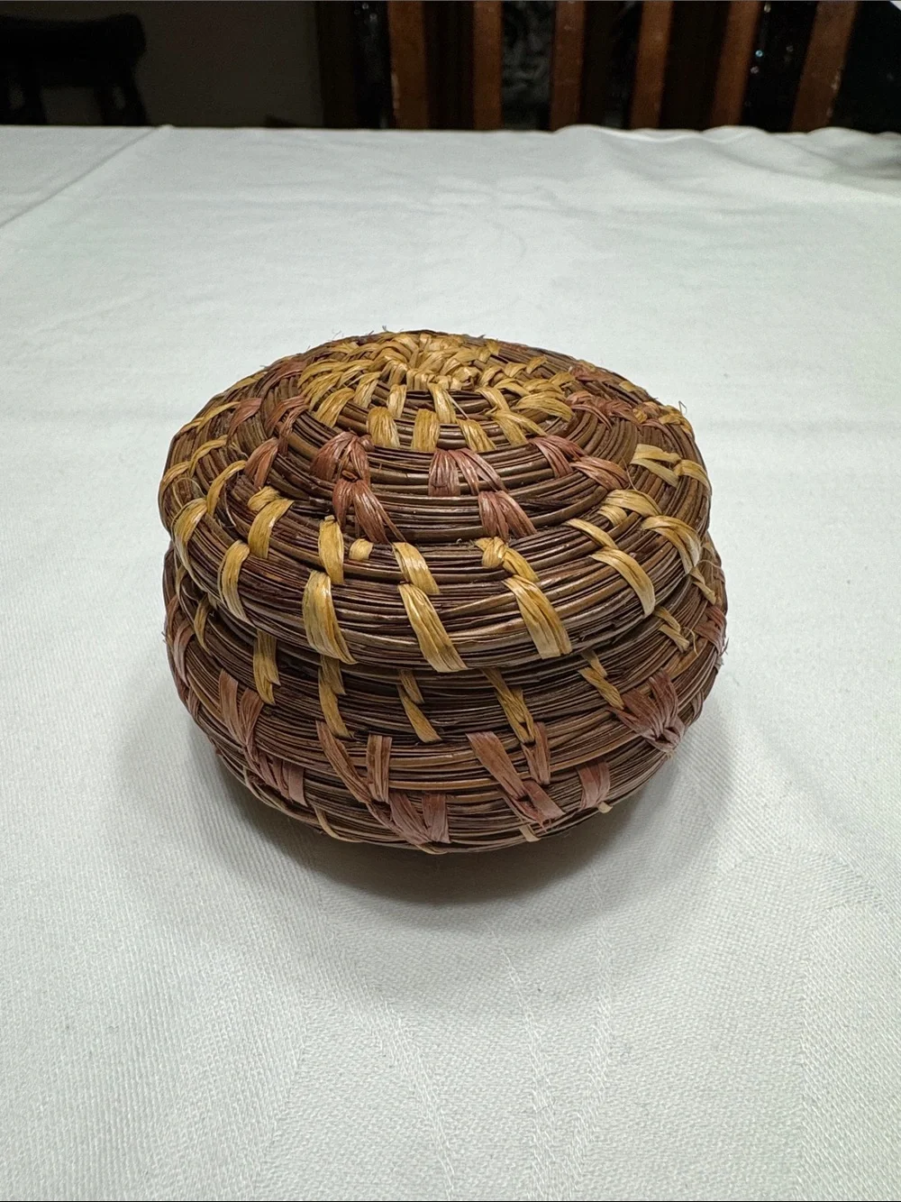 Vtg. Handmade Coushatta Indian basket. Handcrafted by sussie Stuteville.